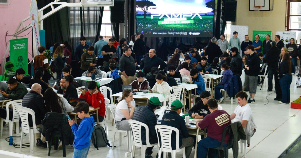 M�s de un centenar de jóvenes participaron de la actividad de Código Pampa en el marco de ROBOMATRIX