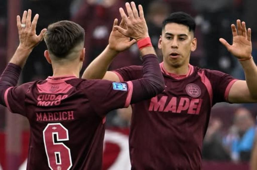 Marcih (6) y Cardozo festejan el primer gol de Lan�s