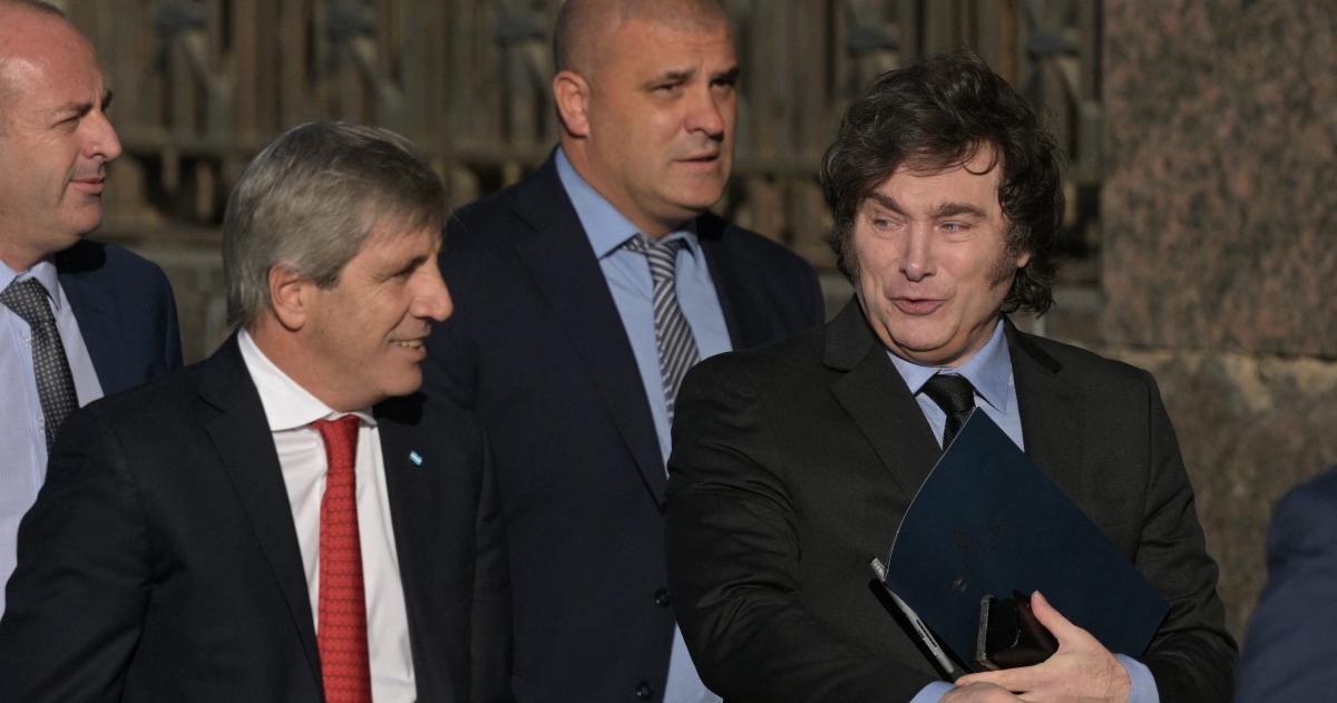 El ministro Luis Caputo y el presidente Javier Milei
