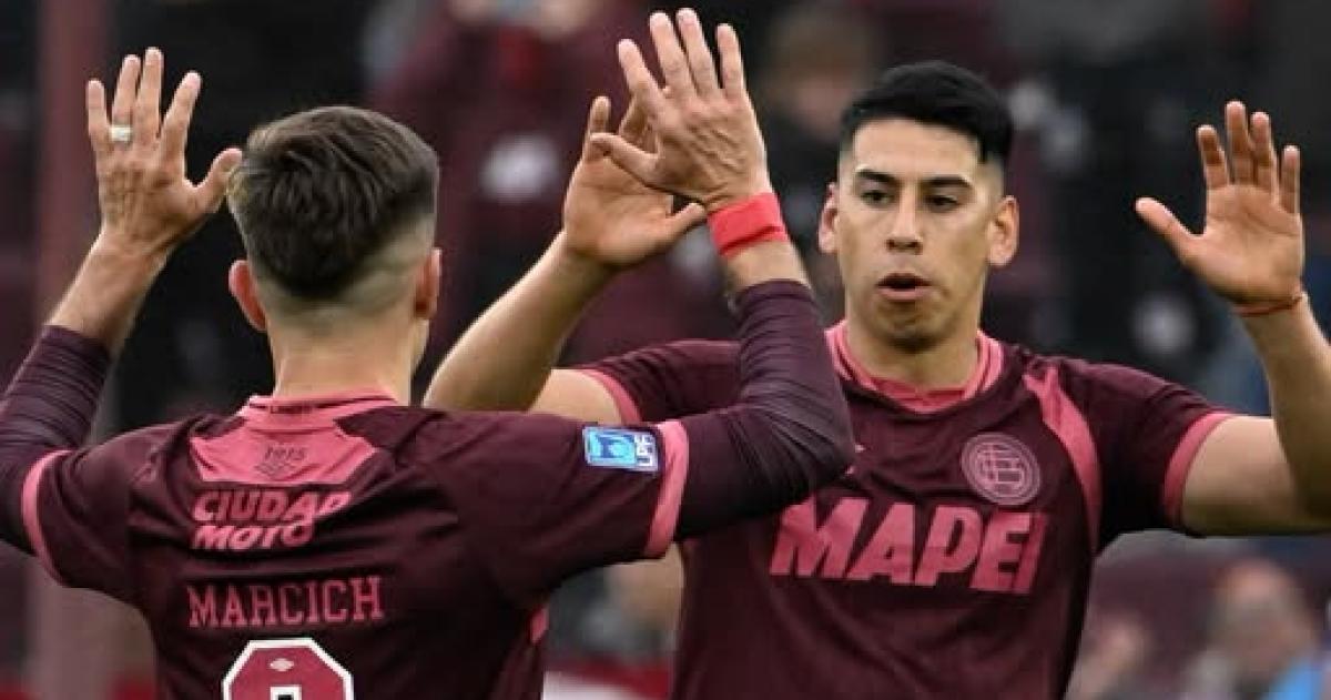 Marcih (6) y Cardozo festejan el primer gol de Lan�s