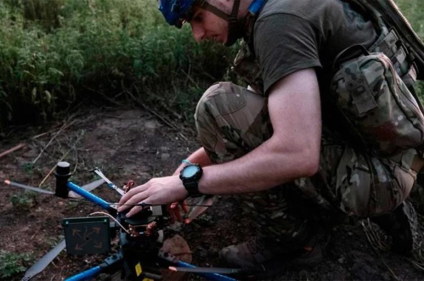 Las nuevas tecnologías tanto los drones u otros artefactos no tripulados como la inteligencia artificial han ganado un protagonismo de primera línea en la guerra en Ucrania