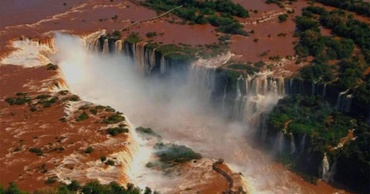 Crecida extraordinaria del río Iguaz�- cierran la Garganta del Diablo y suspenden el cruce fronterizo