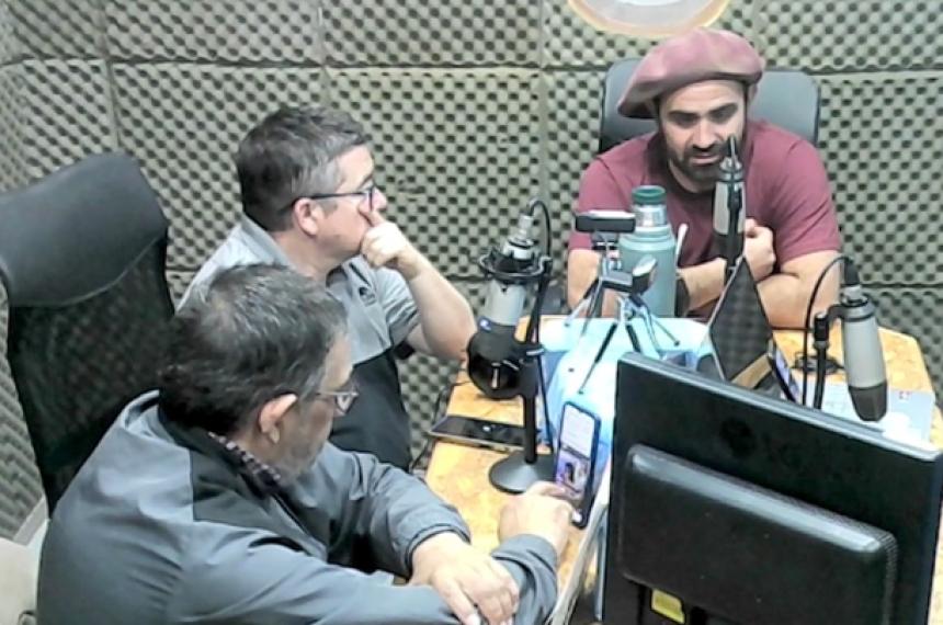 Antonio Larrazabal (de boina) estuvo en los estudios de AM 900