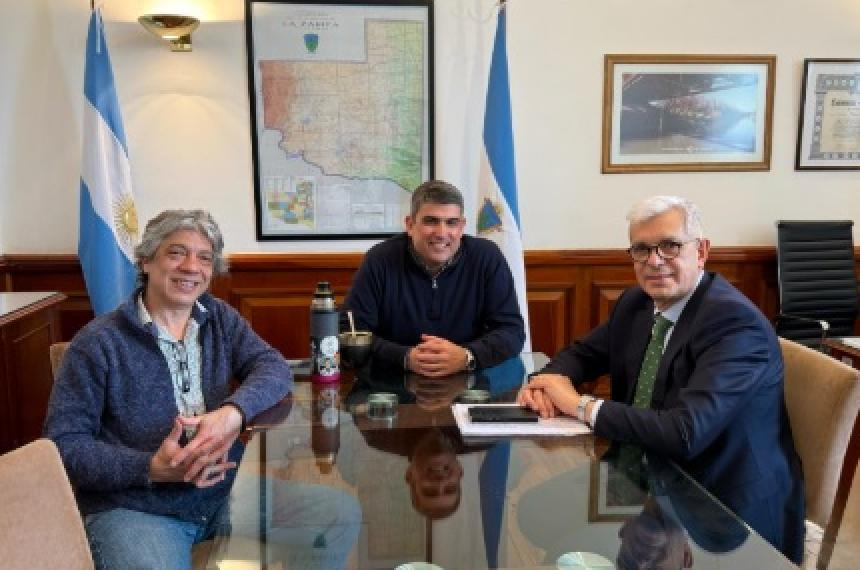El senador nacional Daniel Bensusan junto al ex ministro de Agricultura Juli�n Domínguez