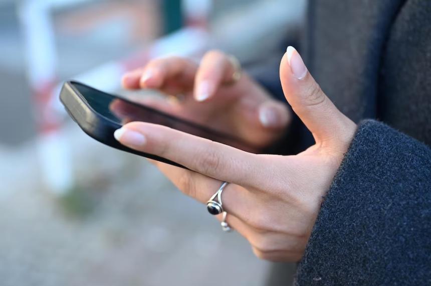 El acceso permanente a canales digitales facilita resolver malentendidos aunque también puede sustituir la conversación cara a cara