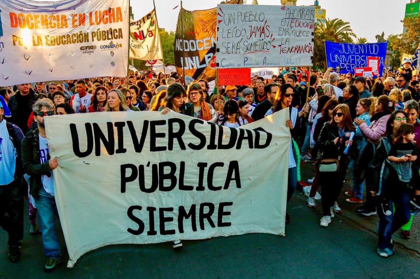 En su cuenta de X el intendente Luciano di Napoli llamó a luchar por la universidad p�blica