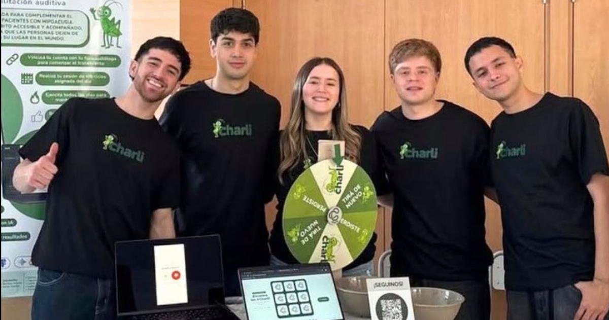La aplicación que desarrollaron los estudiantes se llama Charli