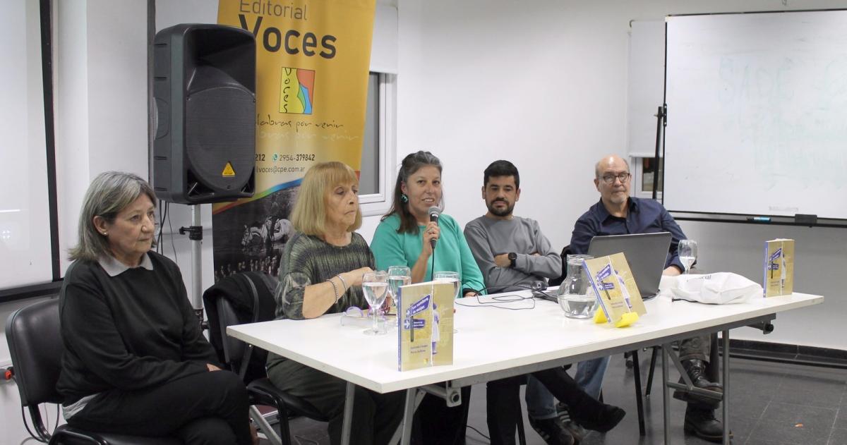 La presentación se hizo en el marco de la Feria del Libro