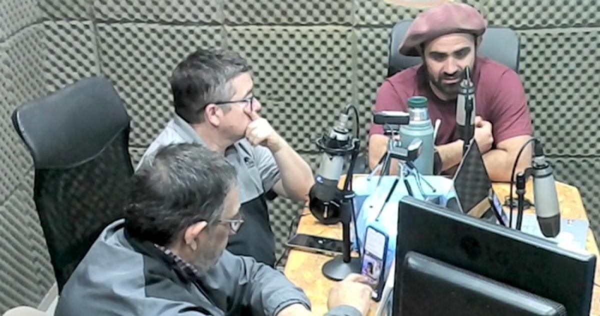 Antonio Larrazabal (de boina) estuvo en los estudios de AM 900
