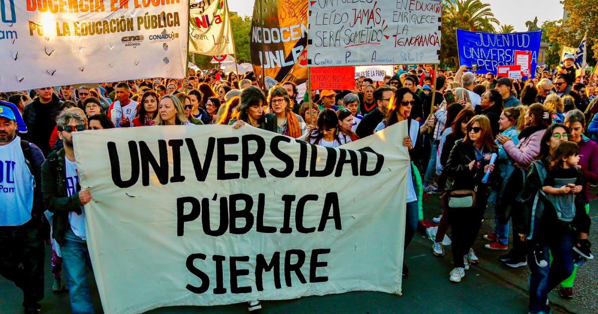 En su cuenta de X el intendente Luciano di Napoli llamó a luchar por la universidad p�blica
