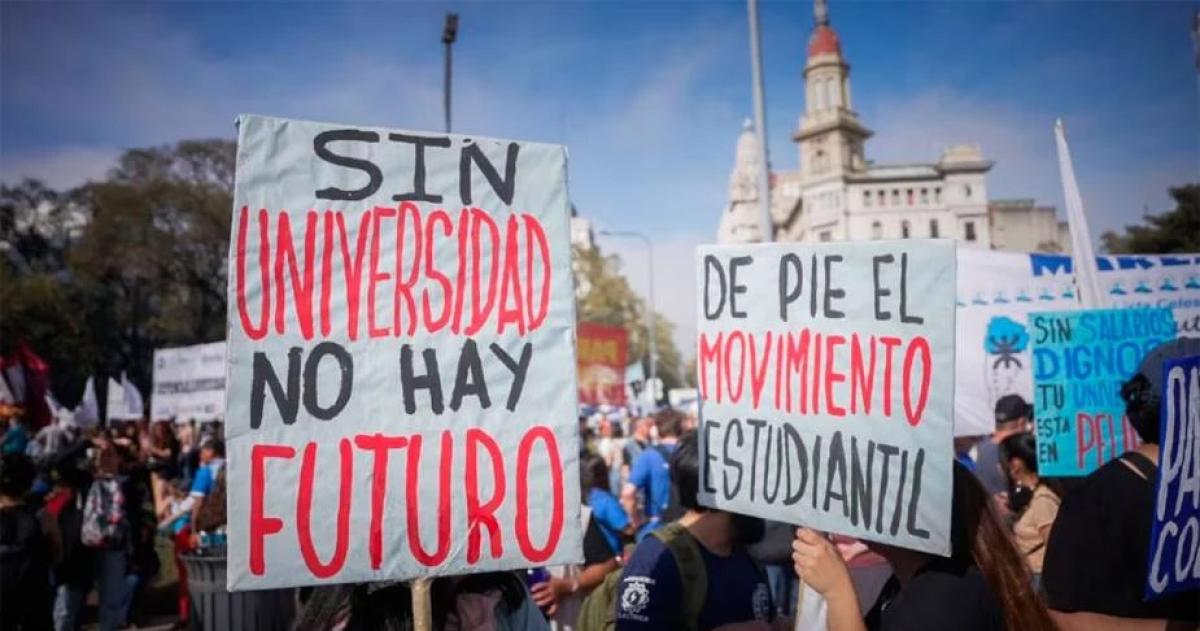 El juez Martín Cormick penalizó al jefe de Gabinete Diego Santilli por no acatar una medida cautelar