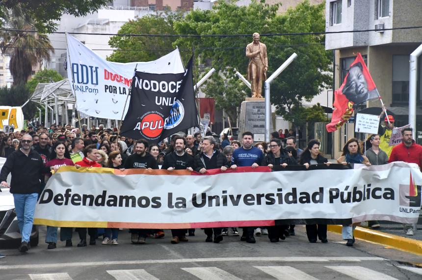 La movilización por la universidad p�blica también se realizó en Santa Rosa