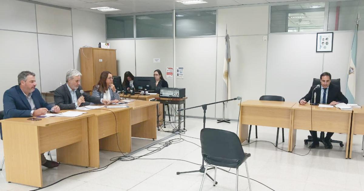 Formalizaron a siete policías acusados de golpear a un lutier