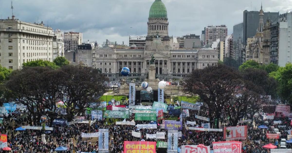 Partidos políticos y organizaciones sociales y gremiales se unieron al reclamo universitario