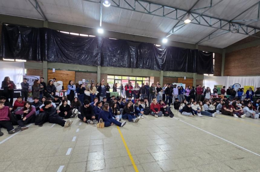El encuentro en Castex se hizo en el SUM escolar