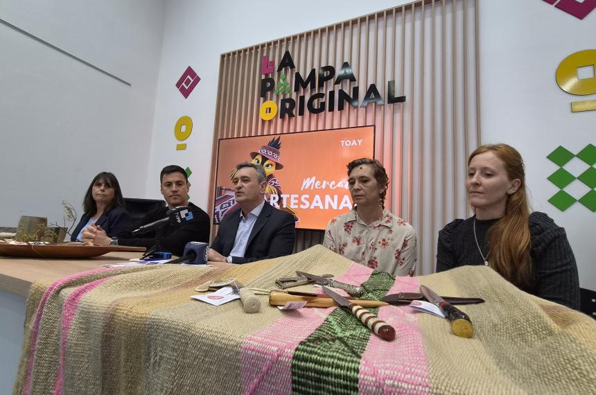 Ariel Rojas y el secretario Sa�l Echeveste hicieron el anuncio