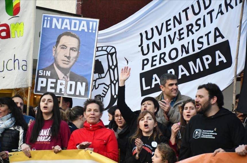 El senador Daniel Bensus�n una de las referencias políticas que acompañó a la comunidad universitaria