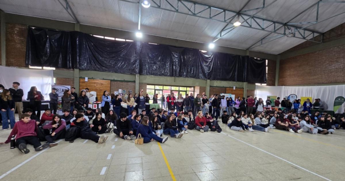 El encuentro en Castex se hizo en el SUM escolar