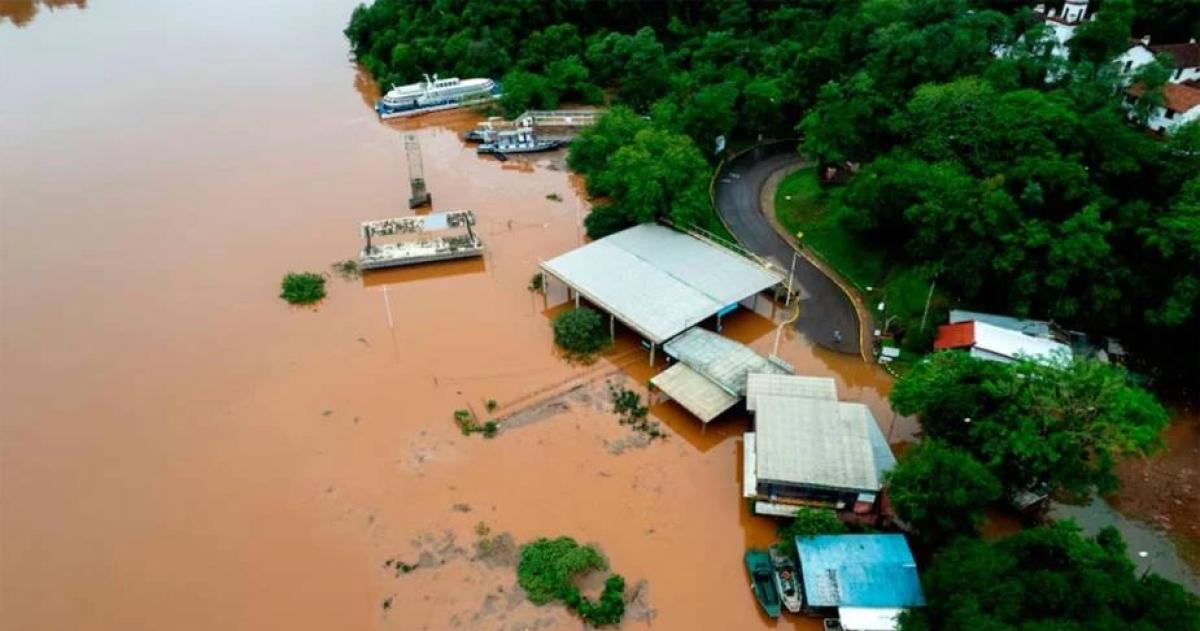 La Dirección General de Seguridad de la Policía de Misiones reportó que 19 personas debieron ser evacuadas a raíz del desborde de los cursos de agua