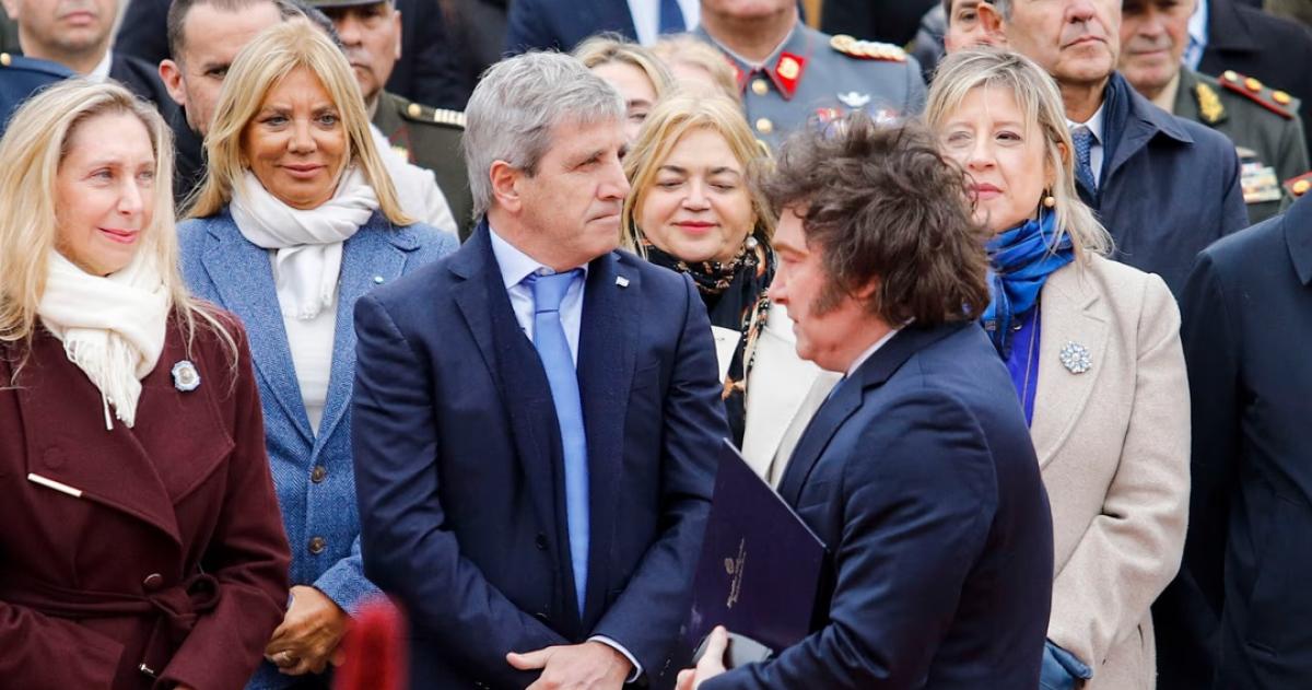 Caputo y los hermanos Javier y Karina Milei