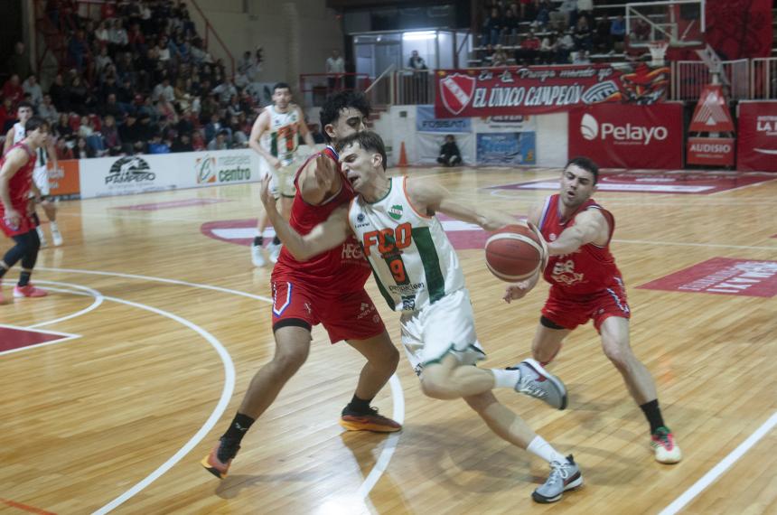 Manu Peyronnet intenta la penetración