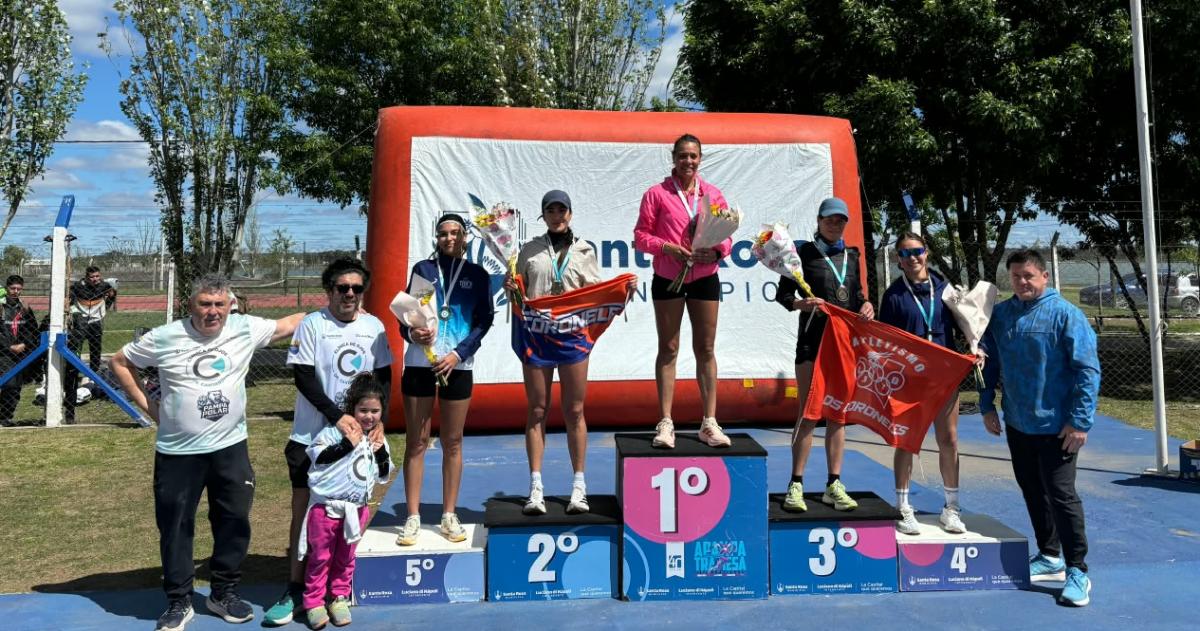 El podio de la categoría damas con Susana Trinak en el primer puesto