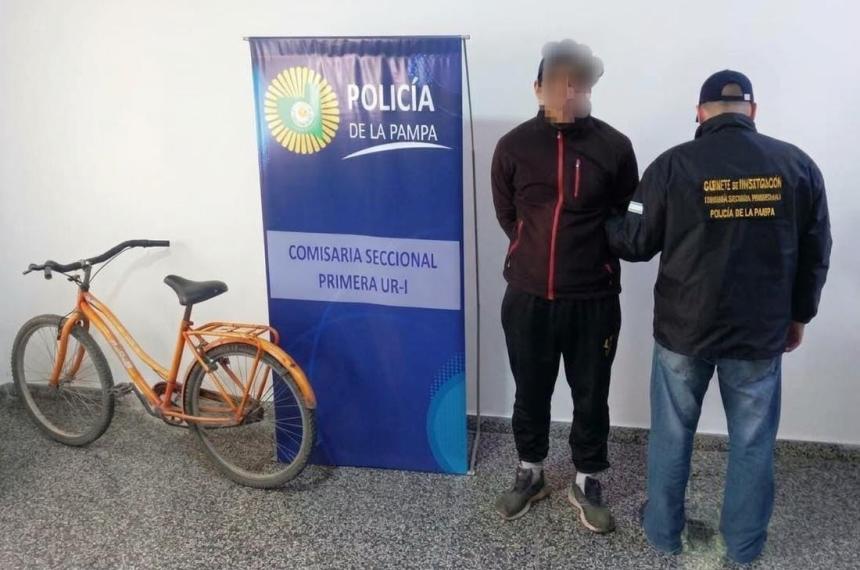 El hombre fue detenido por personal de la Seccional Primera