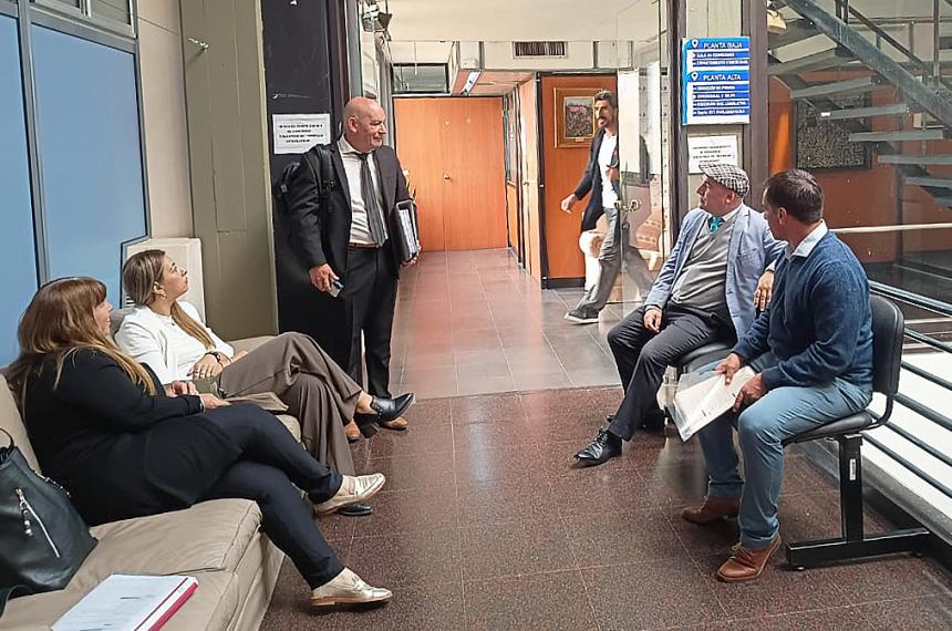 Los funcionarios manifestaron que solo responderían en conjunto