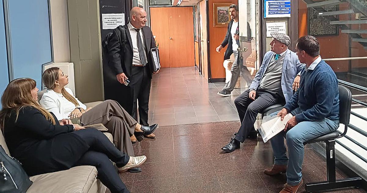 Los funcionarios manifestaron que solo responderían en conjunto