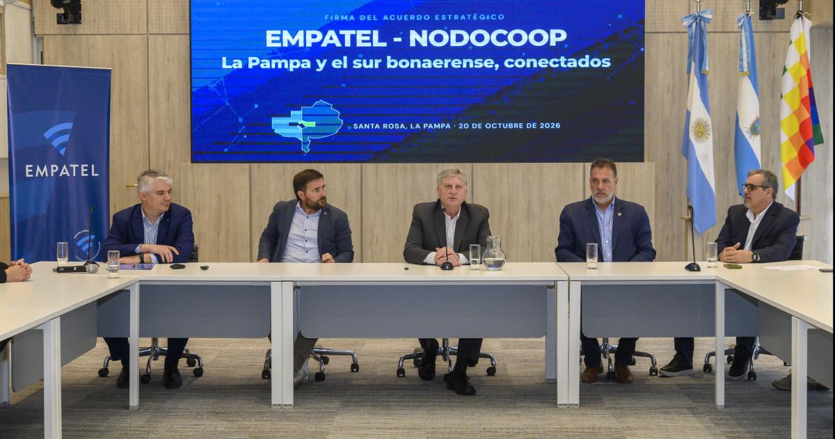 La firma del acuerdo estuvo encabezada por el Gobernador Ziliotto