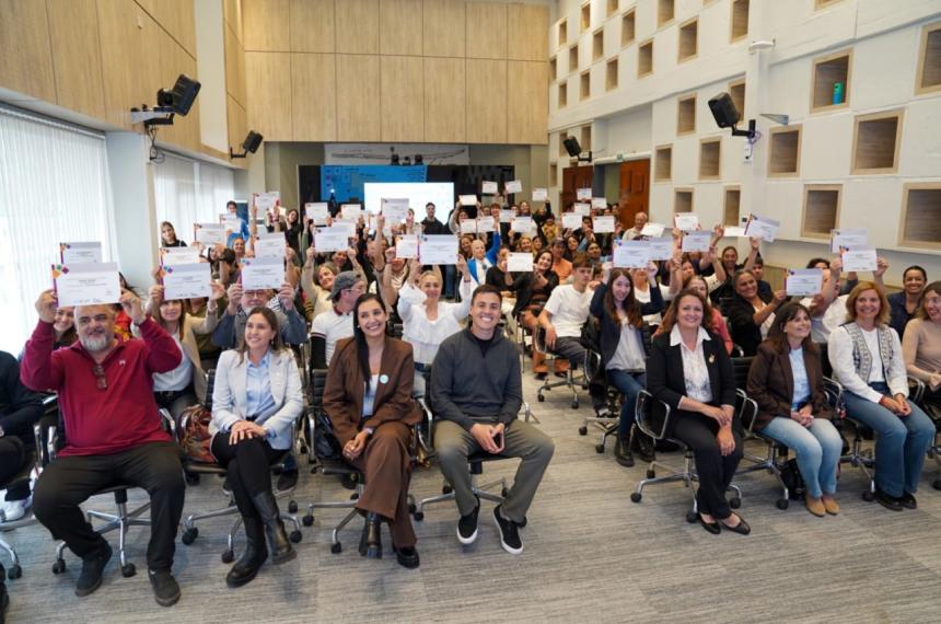 El acto de entrega de los certificados tuvo tono de fiesta