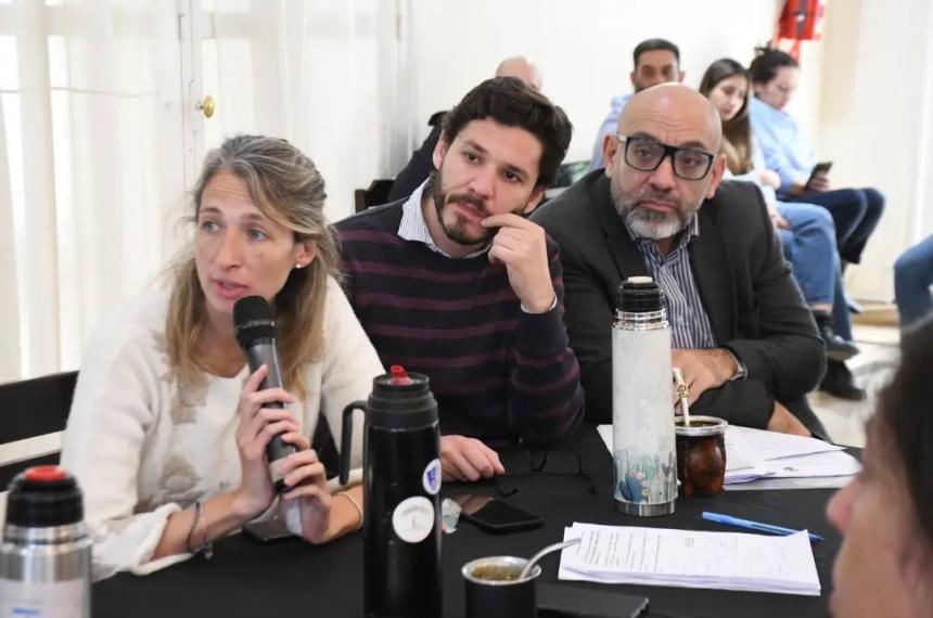 Discutieron propuesta de restringir la venta de energizantes y vapeadores a menores de 18 años