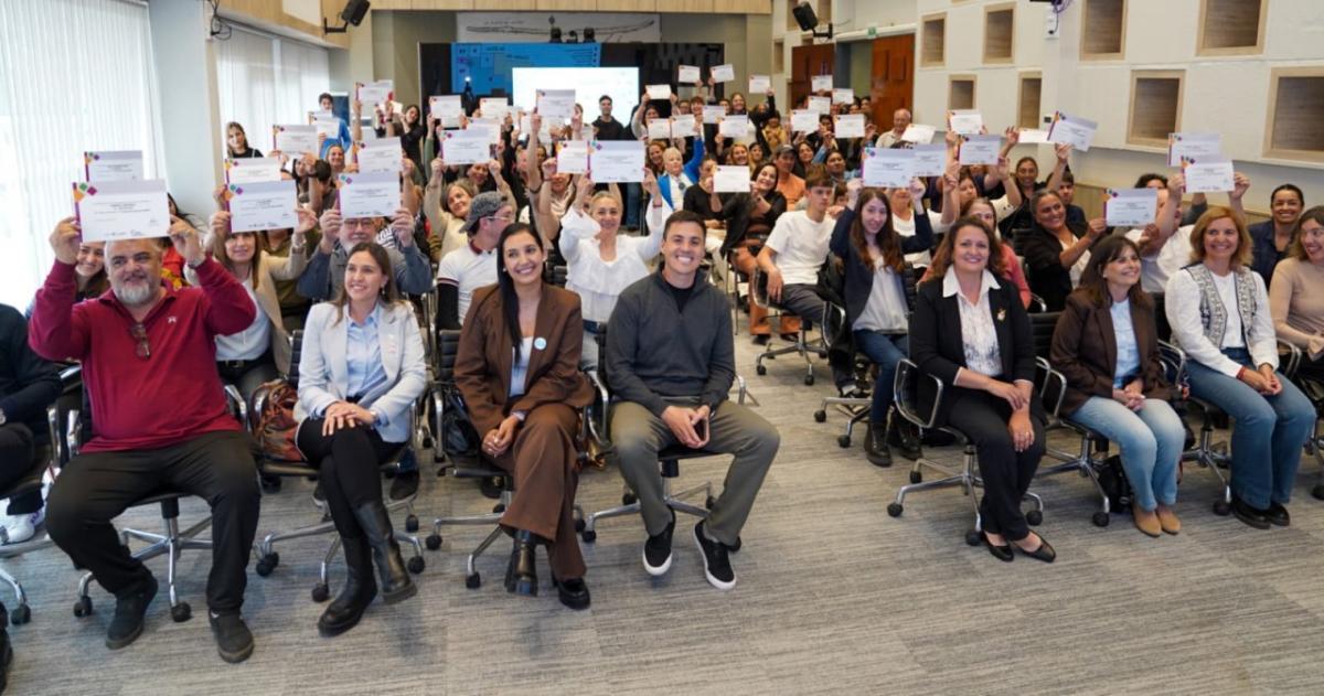 El acto de entrega de los certificados tuvo tono de fiesta