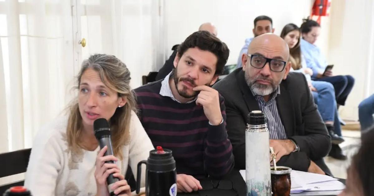 Discutieron propuesta de restringir la venta de energizantes y vapeadores a menores de 18 años