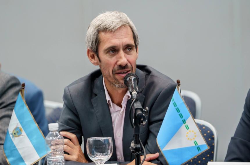 Hace política con datos falsos y mentiras