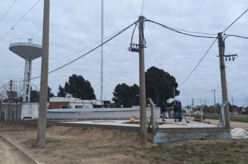 Funciona una nueva cisterna vertical en Guatraché