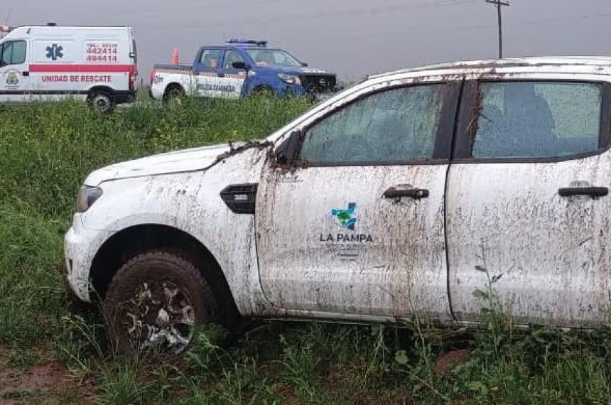 La camioneta del Gobierno volcó en la Ruta Nacional 35 a la altura del kilómetro 534 (foto IR Noticias Huinca Renancó)