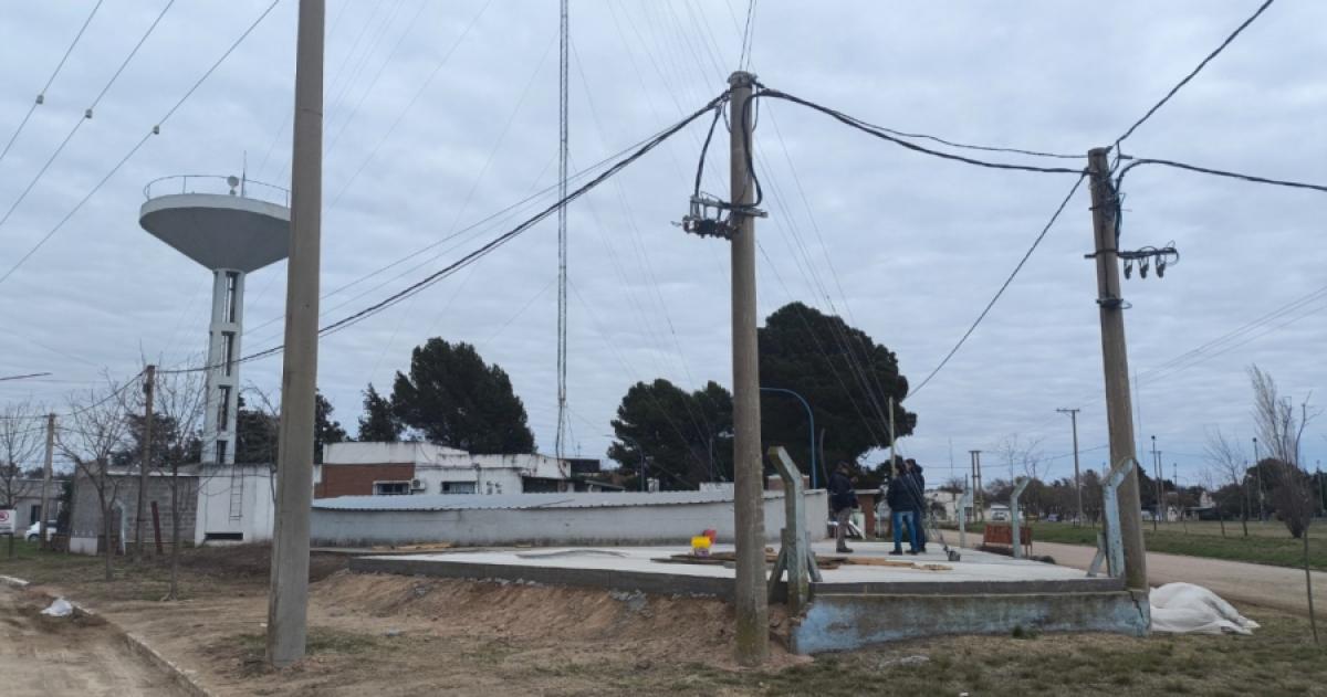 Funciona una nueva cisterna vertical en Guatraché
