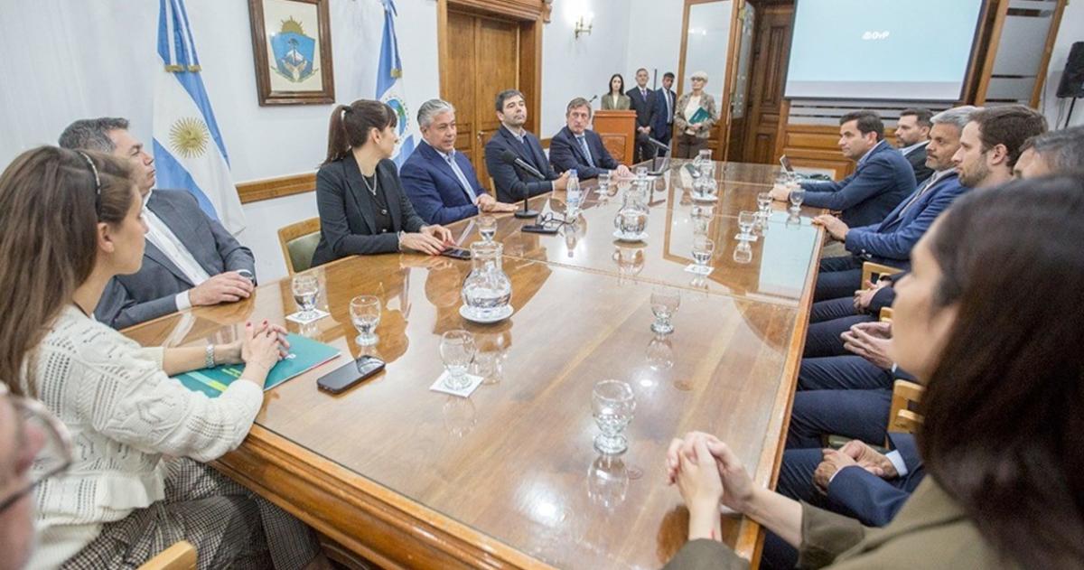 El gobernador de Neuquén Rolando Figueroa en la adjudicación de ocho �reas de Vaca Muerta