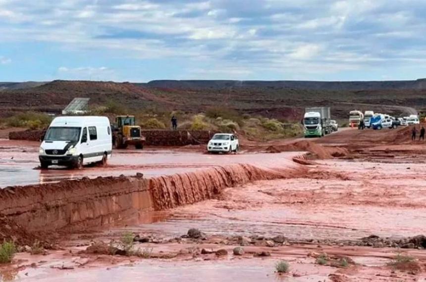 Un fuerte temporal de lluvias azotó a la provincia de Neuquén generando anegamientos cortes de rutas nacionales y provinciales