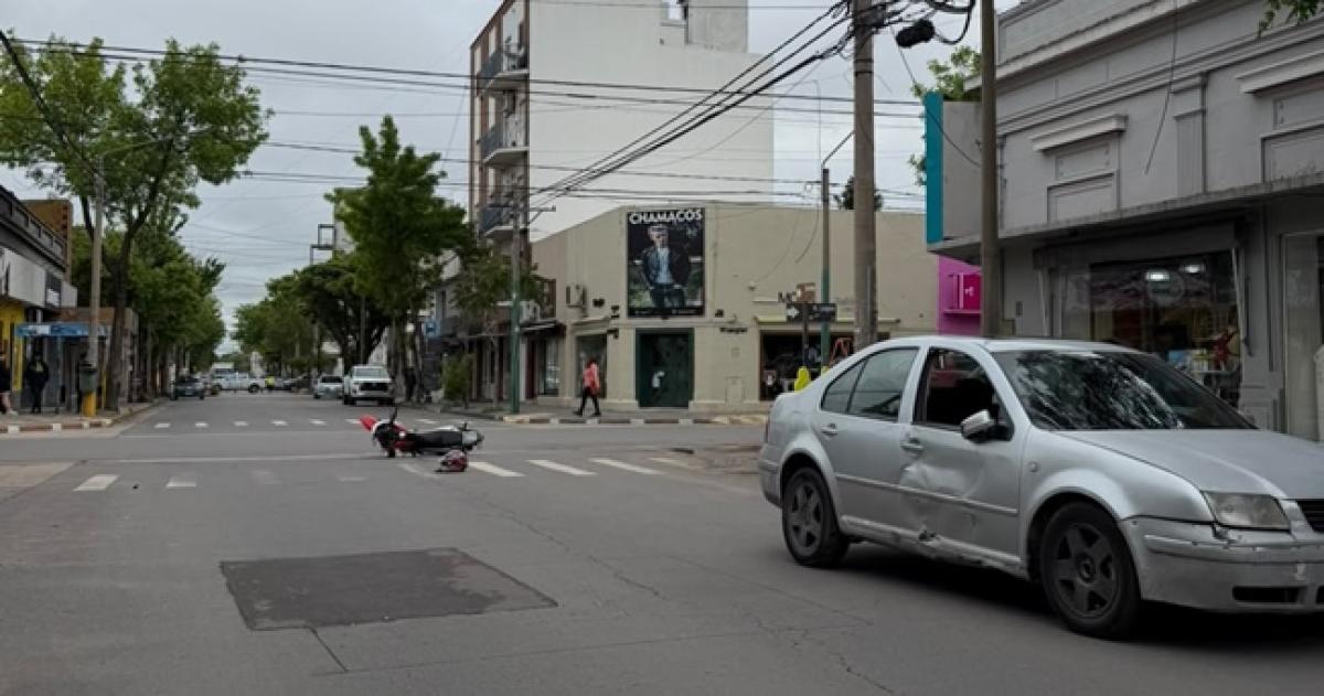 El choque ocurrió en la esquina de Lagos y 25 de Mayo