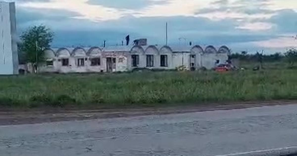 El edificio del ACA  fue ocupado por familias que llegaron a la localidad