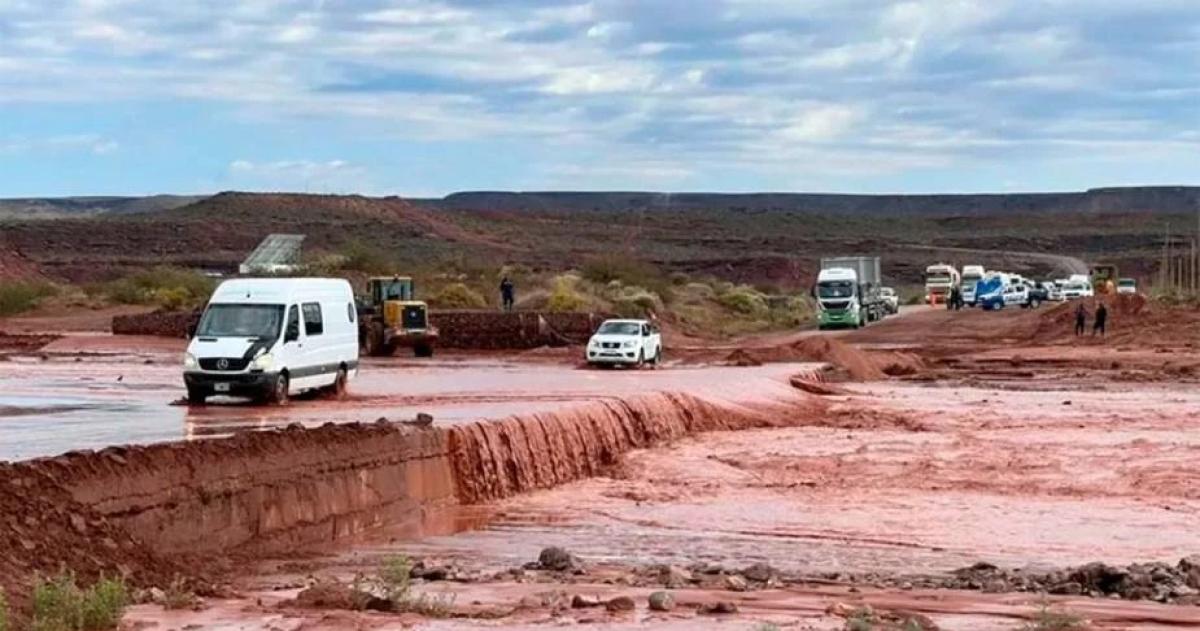 Un fuerte temporal de lluvias azotó a la provincia de Neuquén generando anegamientos cortes de rutas nacionales y provinciales
