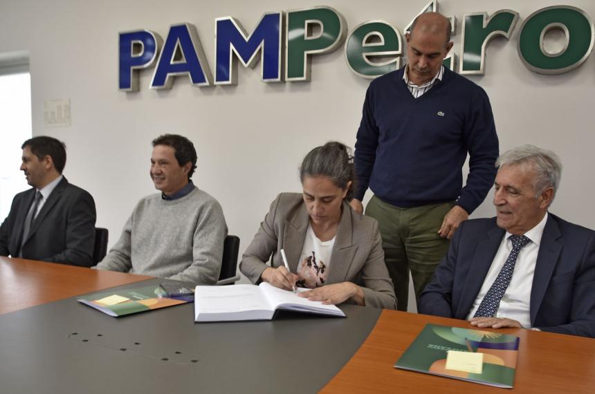 Los contratos se firmaron este viernes en las oficinas de Pampetrol