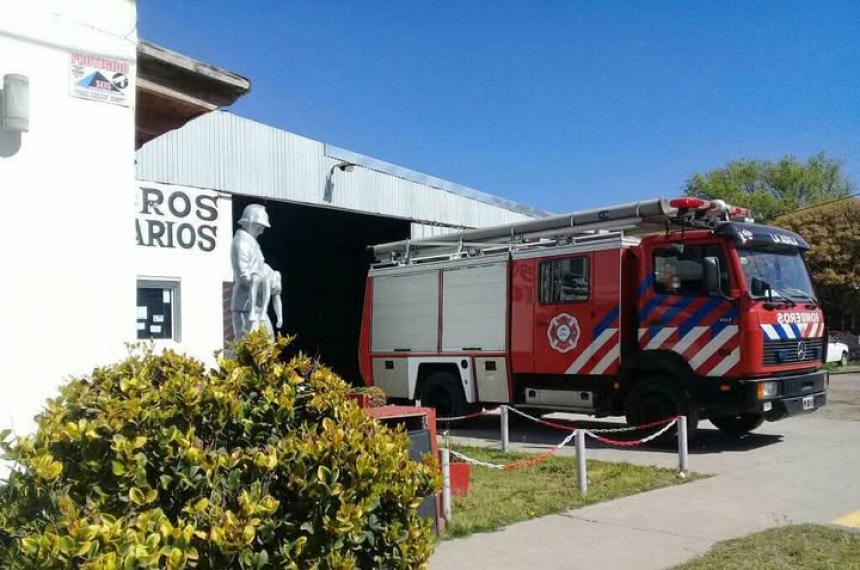 Los Bomberos de La Adela contaron el incidente en un comunicado