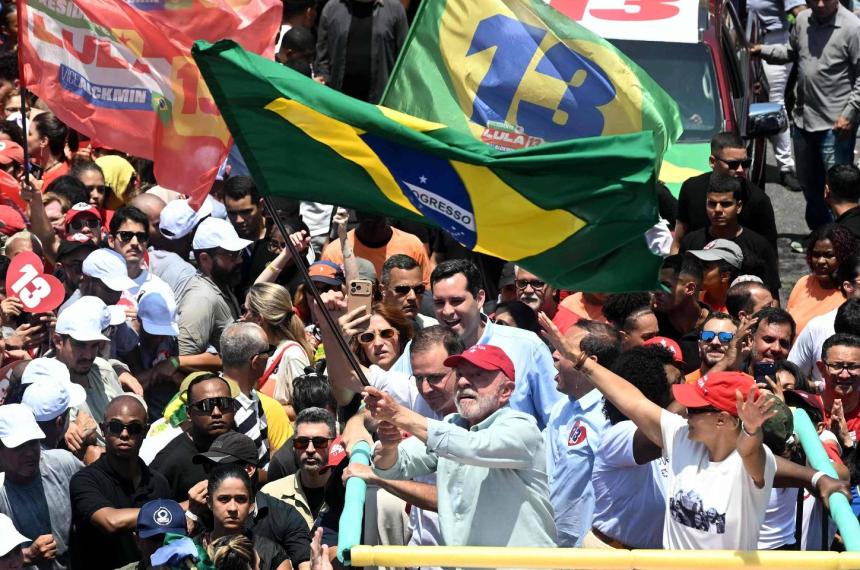Lula lidera con el 5111-en-porciento- de los votos frente al 4889-en-porciento- de Bolsonaro