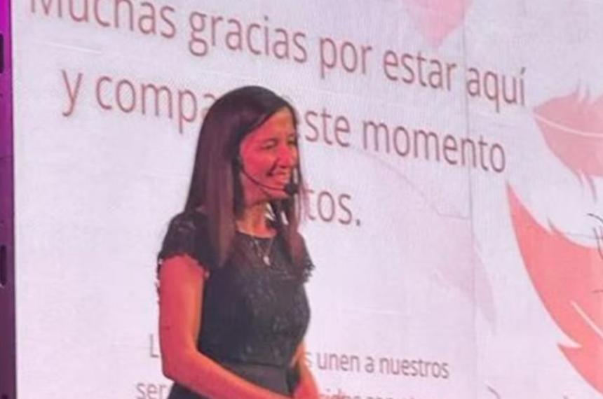 La medium Lorena Perelló en una de sus conferencias