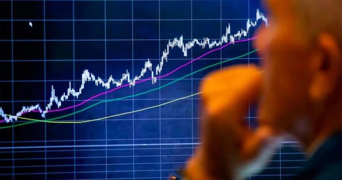 Como consecuencia directa de este viento en contra externo los bonos en dólares sufrieron bajas generalizadas