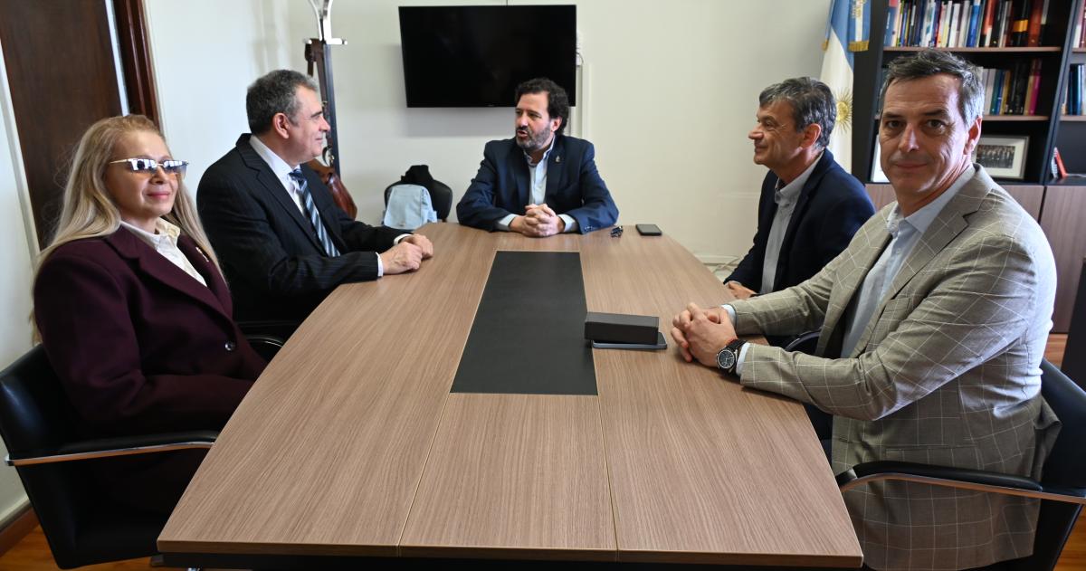 El encuentro de autoridades en el que se avanzó en la Diplomatura