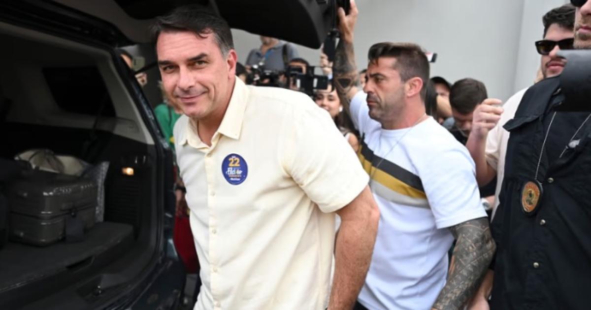 Fl�vio Bolsonaro salió desde Argentina hacia Estados Unidos en un operativo coordinado de los gobiernos
